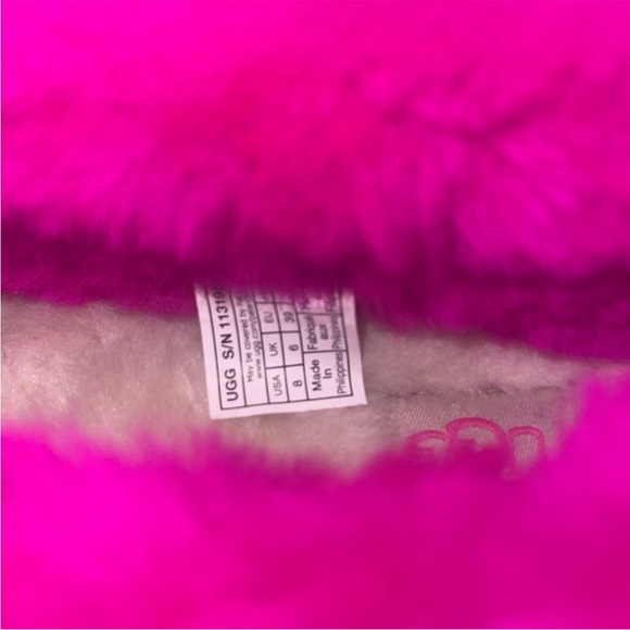 BarbieCore pink Ugg slippers *noticed a very minor unevenness in Sherpa pile - Picture 2 of 5